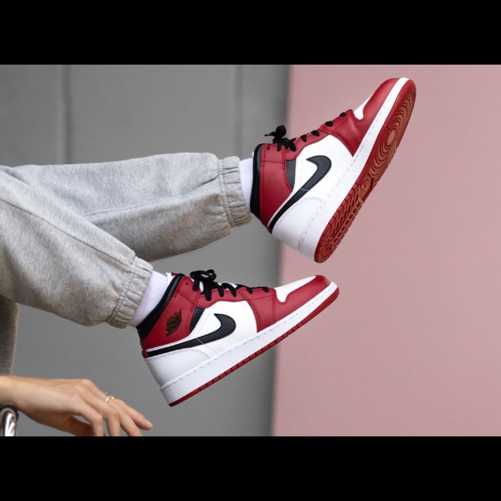 Jordan 1 Chicago mids